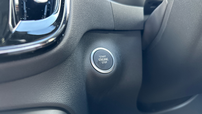 Volvo XC40 2.0 B3P Plus Dark 5dr Auto Petrol Estate